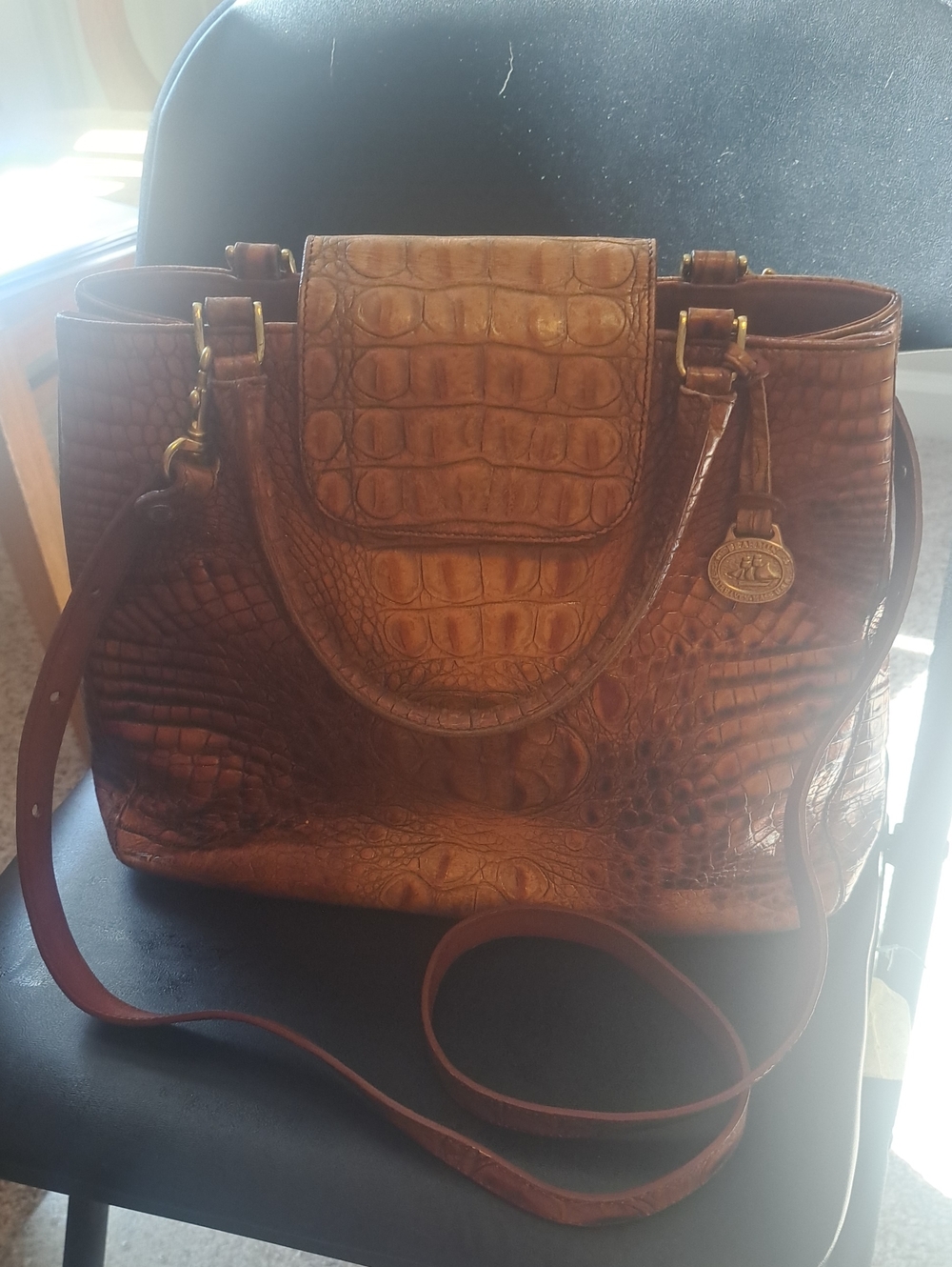 Brown Croc-Embossed Leather Tote Bag with Crossbody Strap